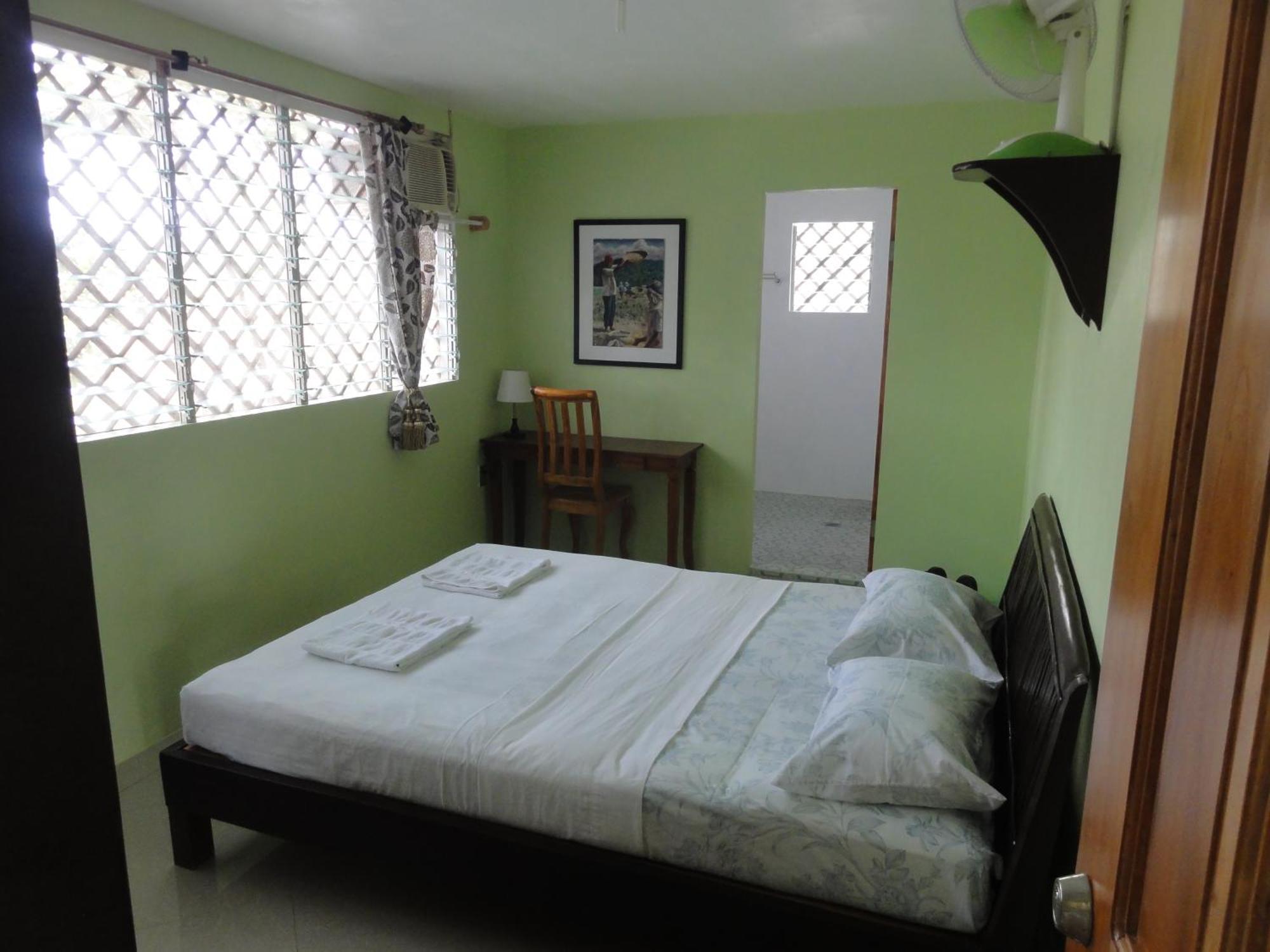 Sea Turtle House Moalboal Hotel Стая снимка